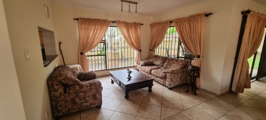 4 Bedroom Property for Sale in Nieuw Muckleneuk Gauteng