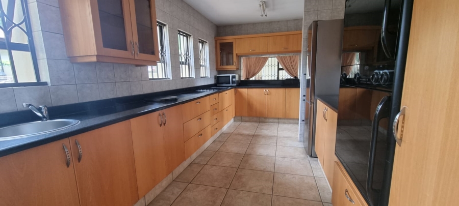 4 Bedroom Property for Sale in Nieuw Muckleneuk Gauteng