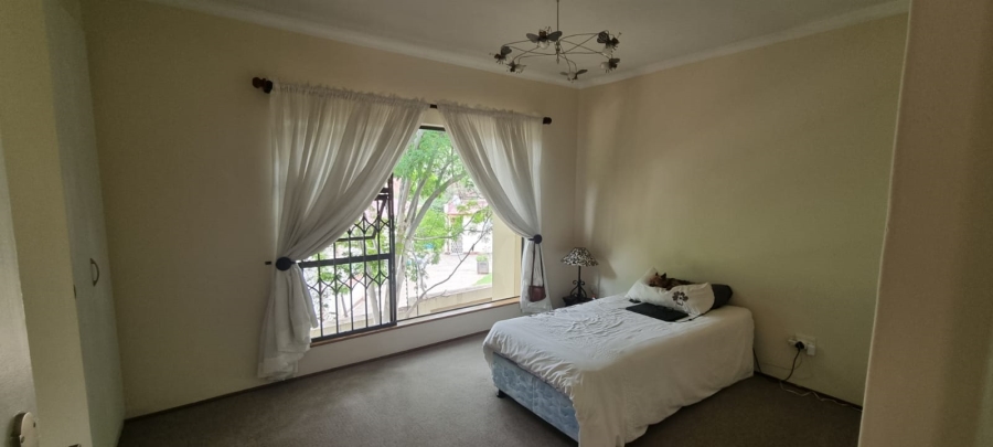 4 Bedroom Property for Sale in Nieuw Muckleneuk Gauteng