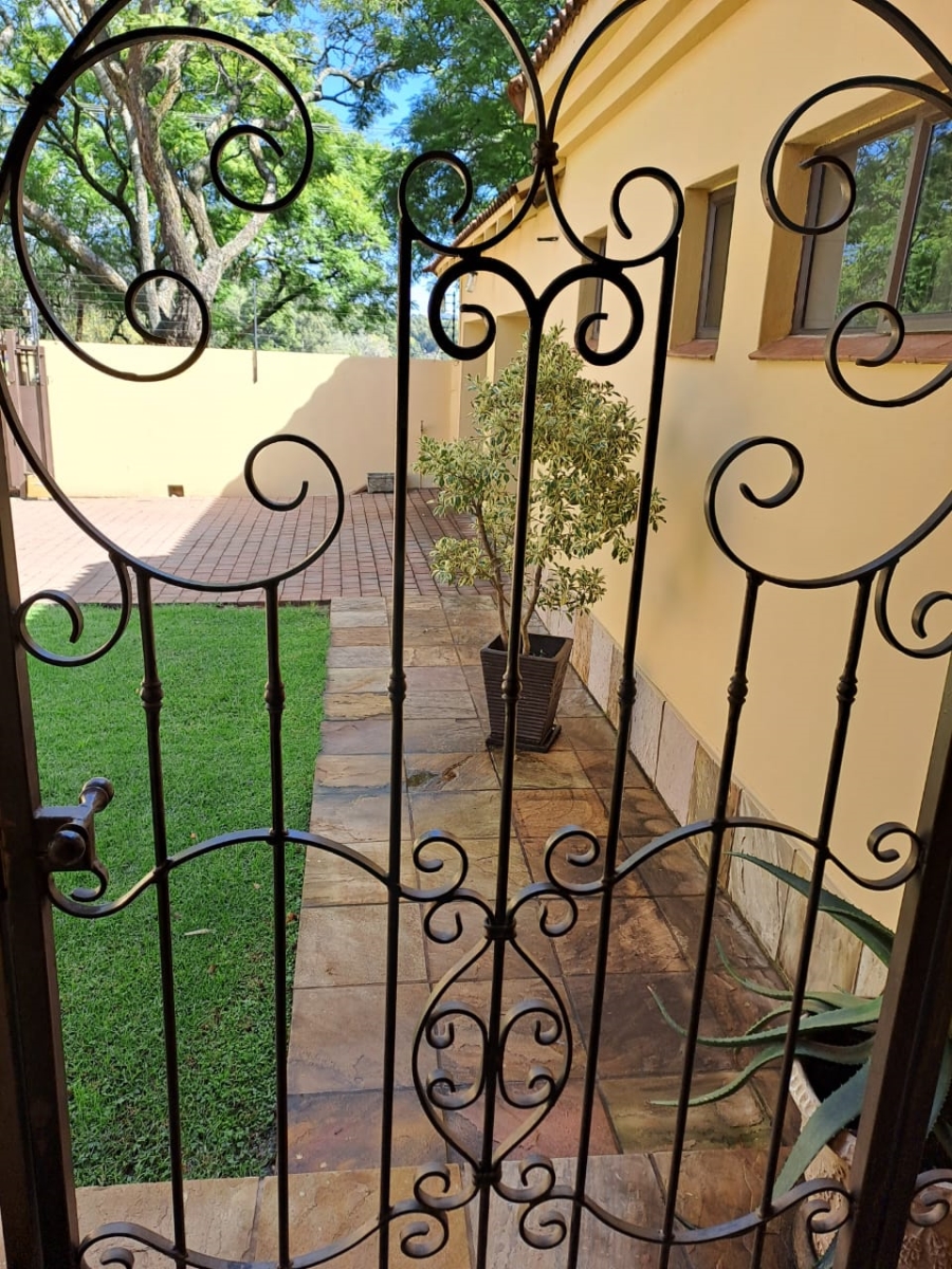 4 Bedroom Property for Sale in Nieuw Muckleneuk Gauteng