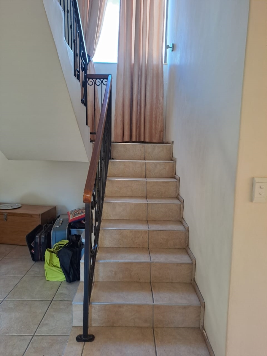 4 Bedroom Property for Sale in Nieuw Muckleneuk Gauteng