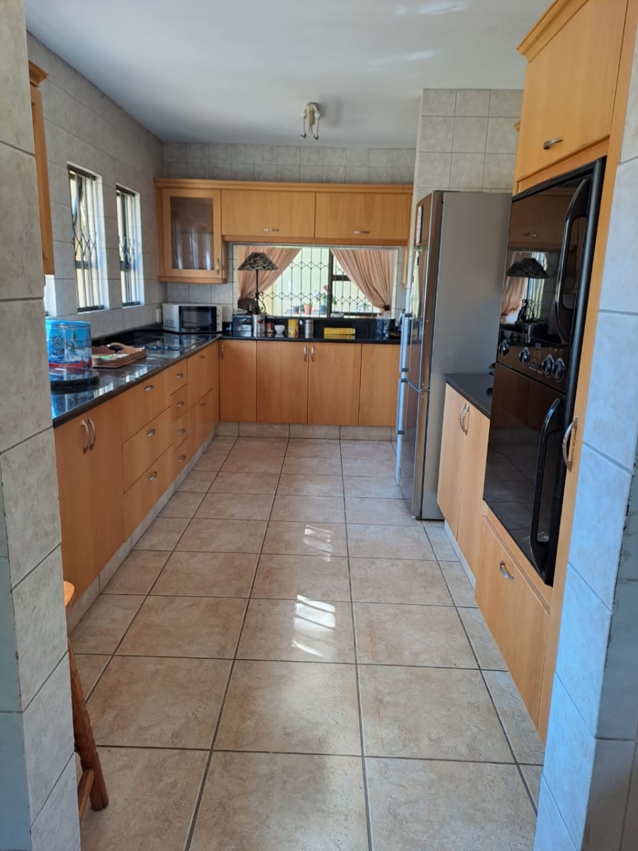 4 Bedroom Property for Sale in Nieuw Muckleneuk Gauteng