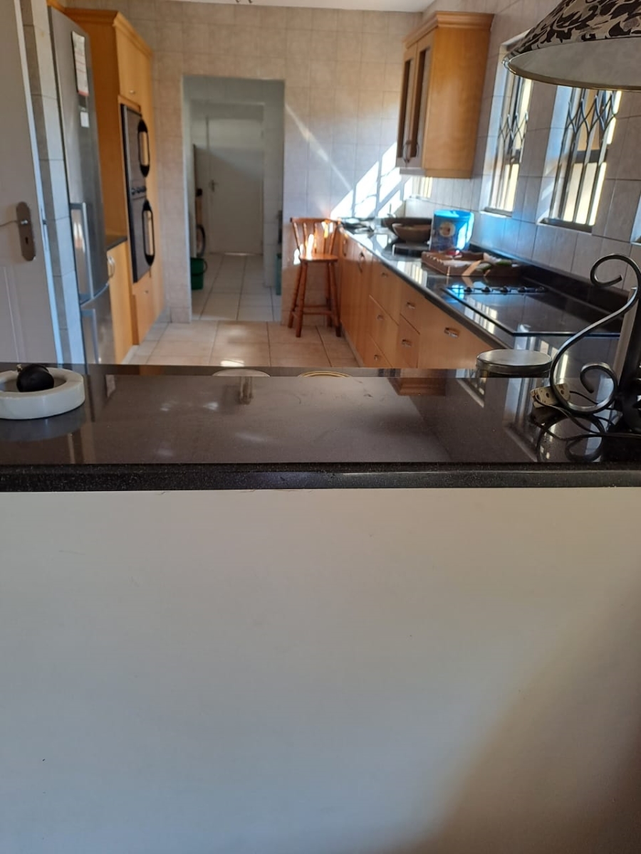 4 Bedroom Property for Sale in Nieuw Muckleneuk Gauteng