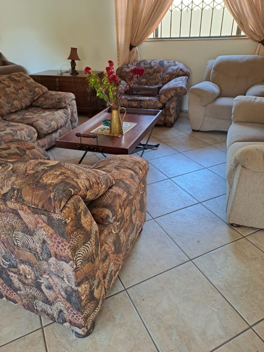 4 Bedroom Property for Sale in Nieuw Muckleneuk Gauteng