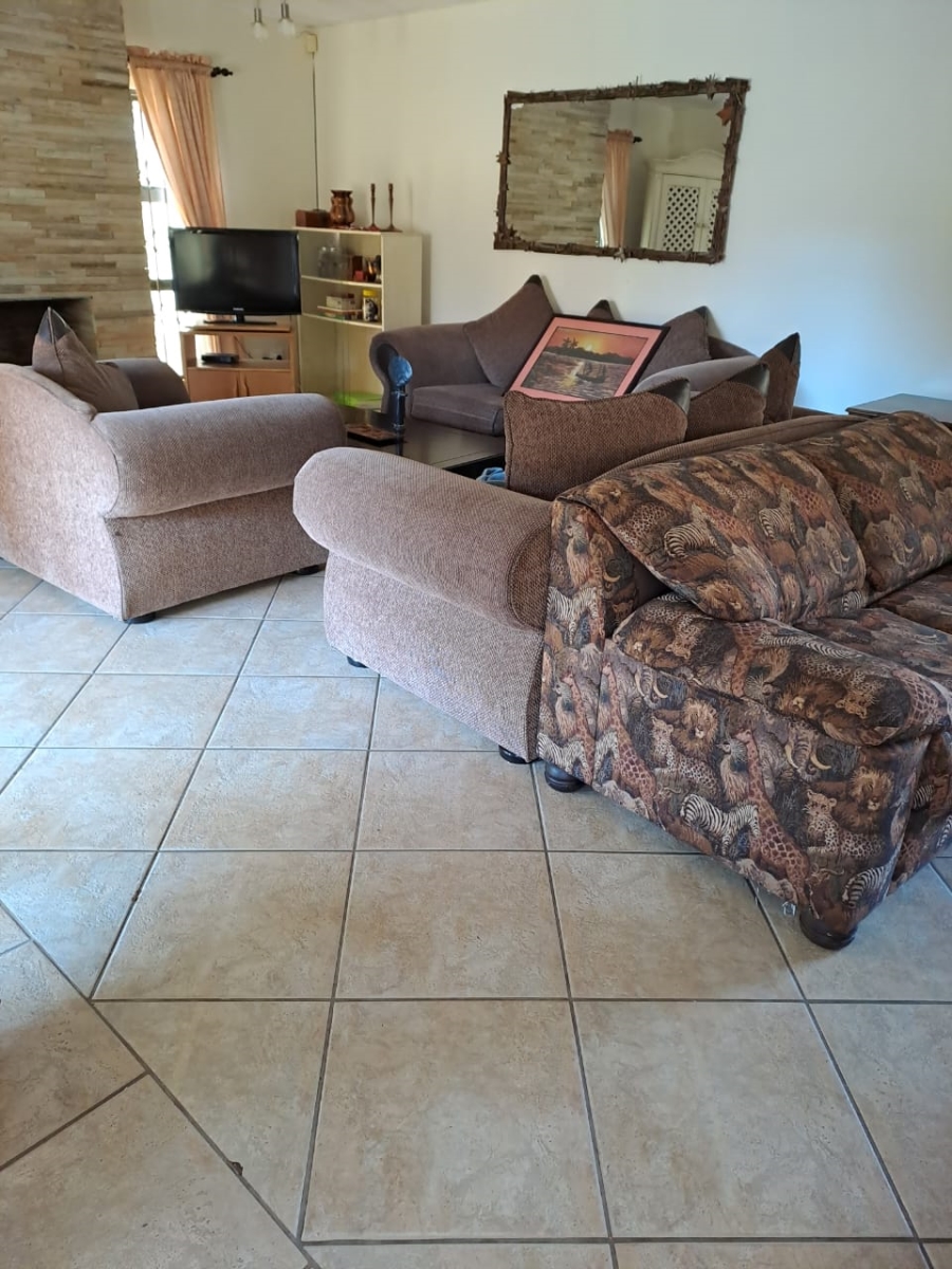 4 Bedroom Property for Sale in Nieuw Muckleneuk Gauteng