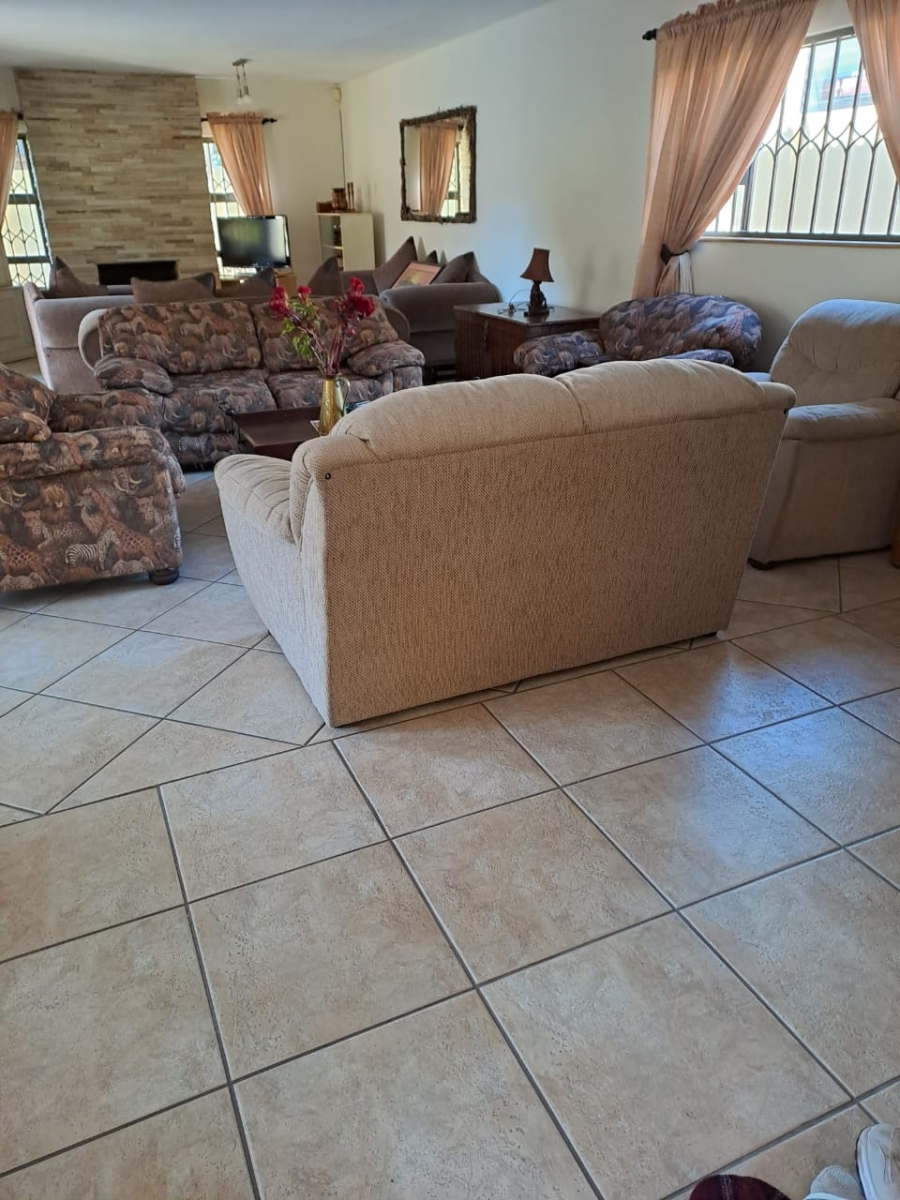 4 Bedroom Property for Sale in Nieuw Muckleneuk Gauteng