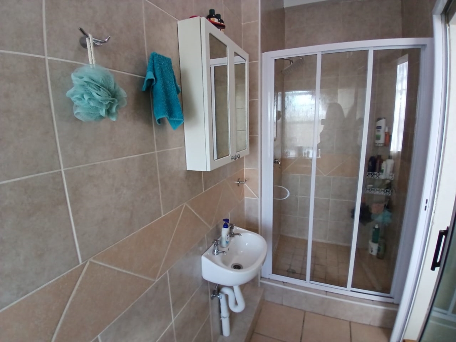 To Let 4 Bedroom Property for Rent in Lambton Gauteng