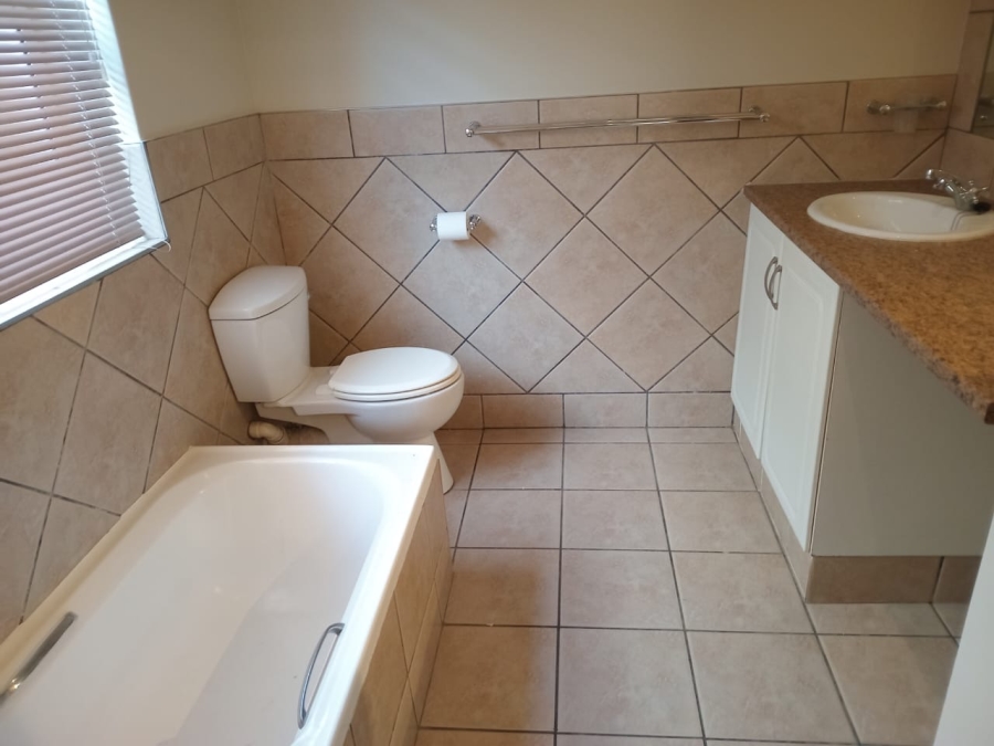 3 Bedroom Property for Sale in Nieuw Muckleneuk Gauteng