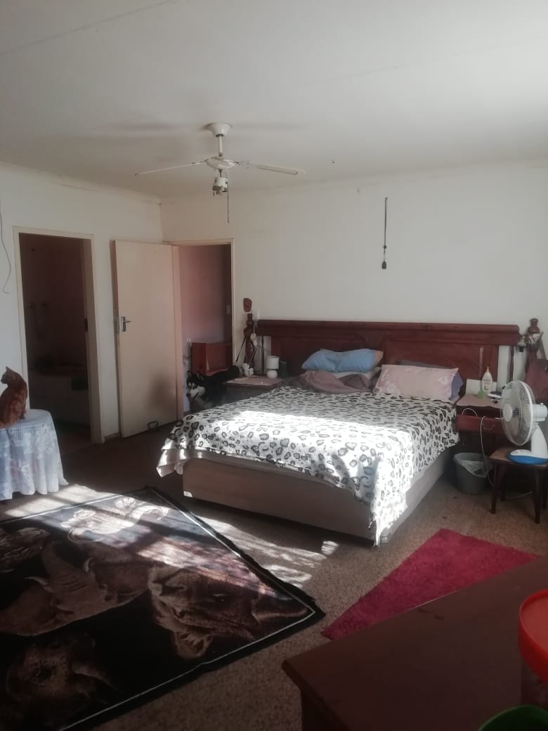 4 Bedroom Property for Sale in Louisrus Gauteng