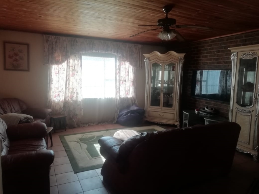 4 Bedroom Property for Sale in Louisrus Gauteng