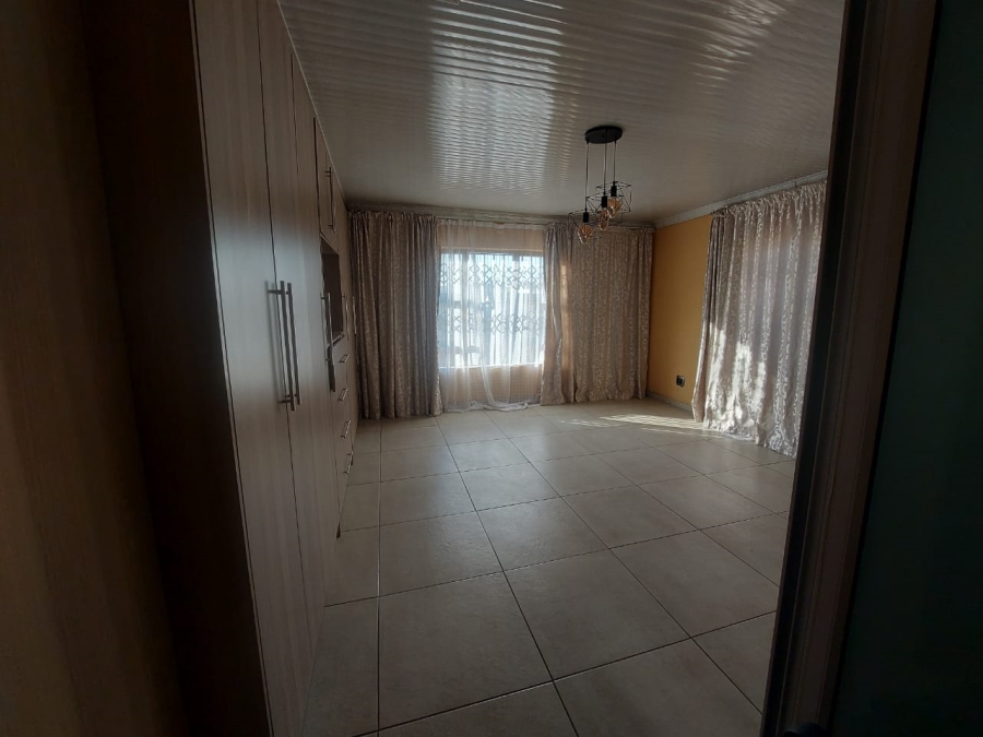 4 Bedroom Property for Sale in Mamelodi Gauteng