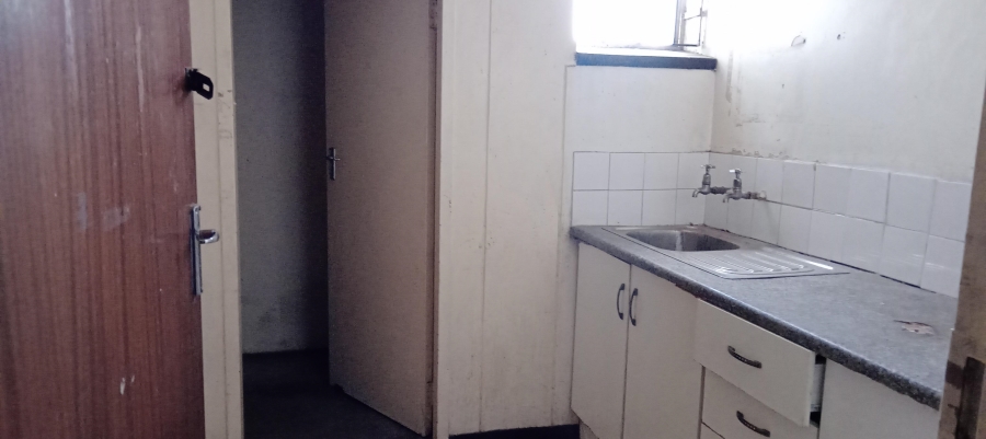 To Let commercial Property for Rent in Benrose Gauteng