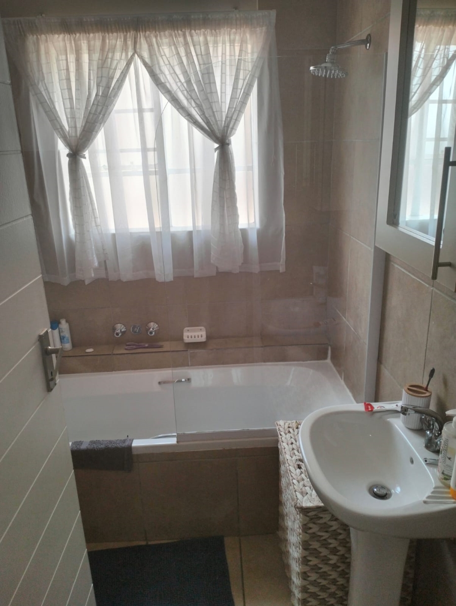 2 Bedroom Property for Sale in Montana Gauteng