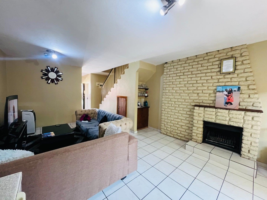 2 Bedroom Property for Sale in Fontainebleau Gauteng