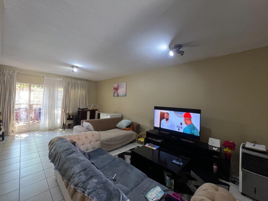 2 Bedroom Property for Sale in Fontainebleau Gauteng
