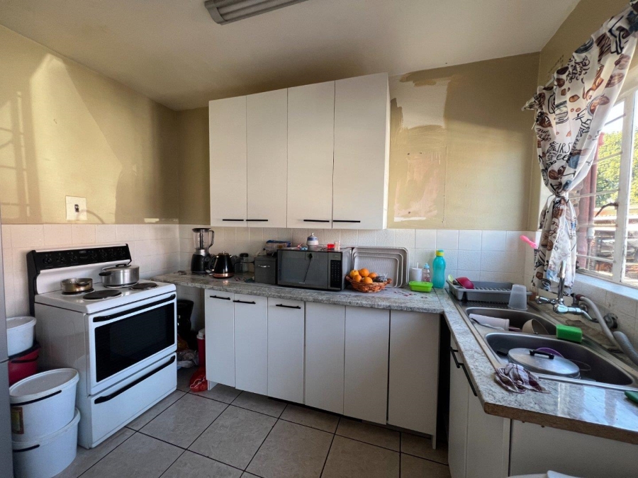2 Bedroom Property for Sale in Fontainebleau Gauteng