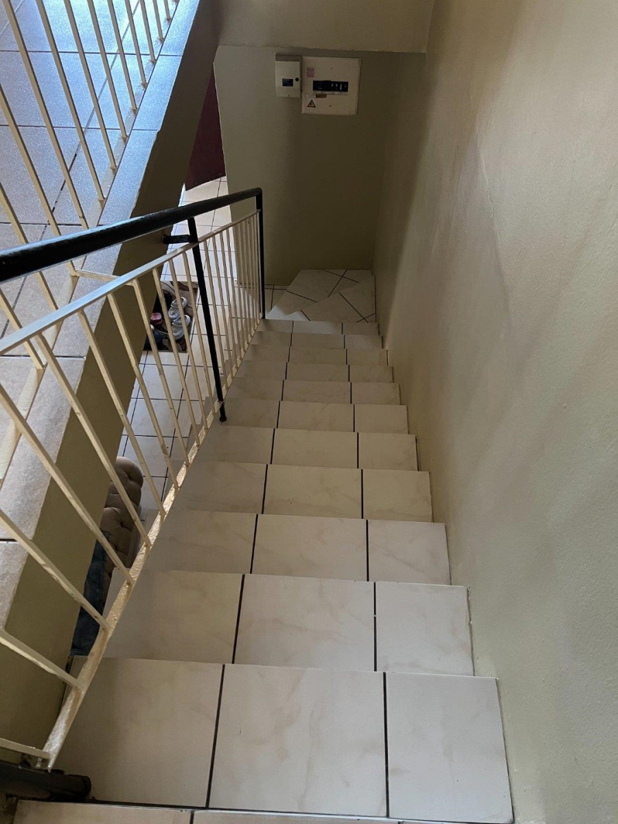 2 Bedroom Property for Sale in Fontainebleau Gauteng