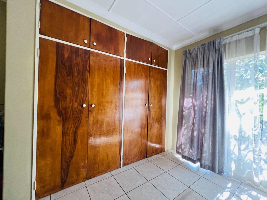 2 Bedroom Property for Sale in Fontainebleau Gauteng