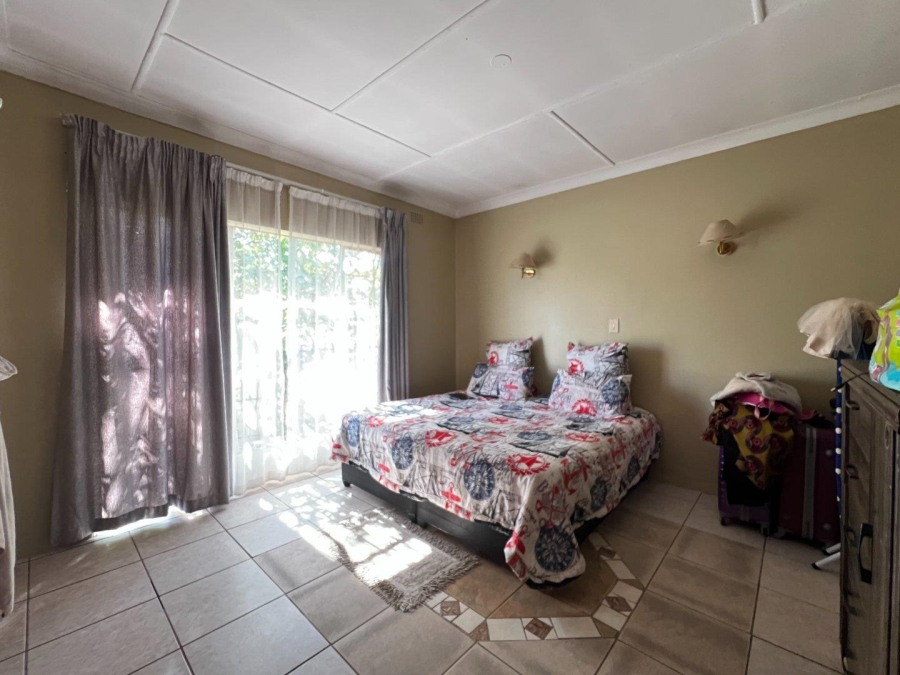 2 Bedroom Property for Sale in Fontainebleau Gauteng