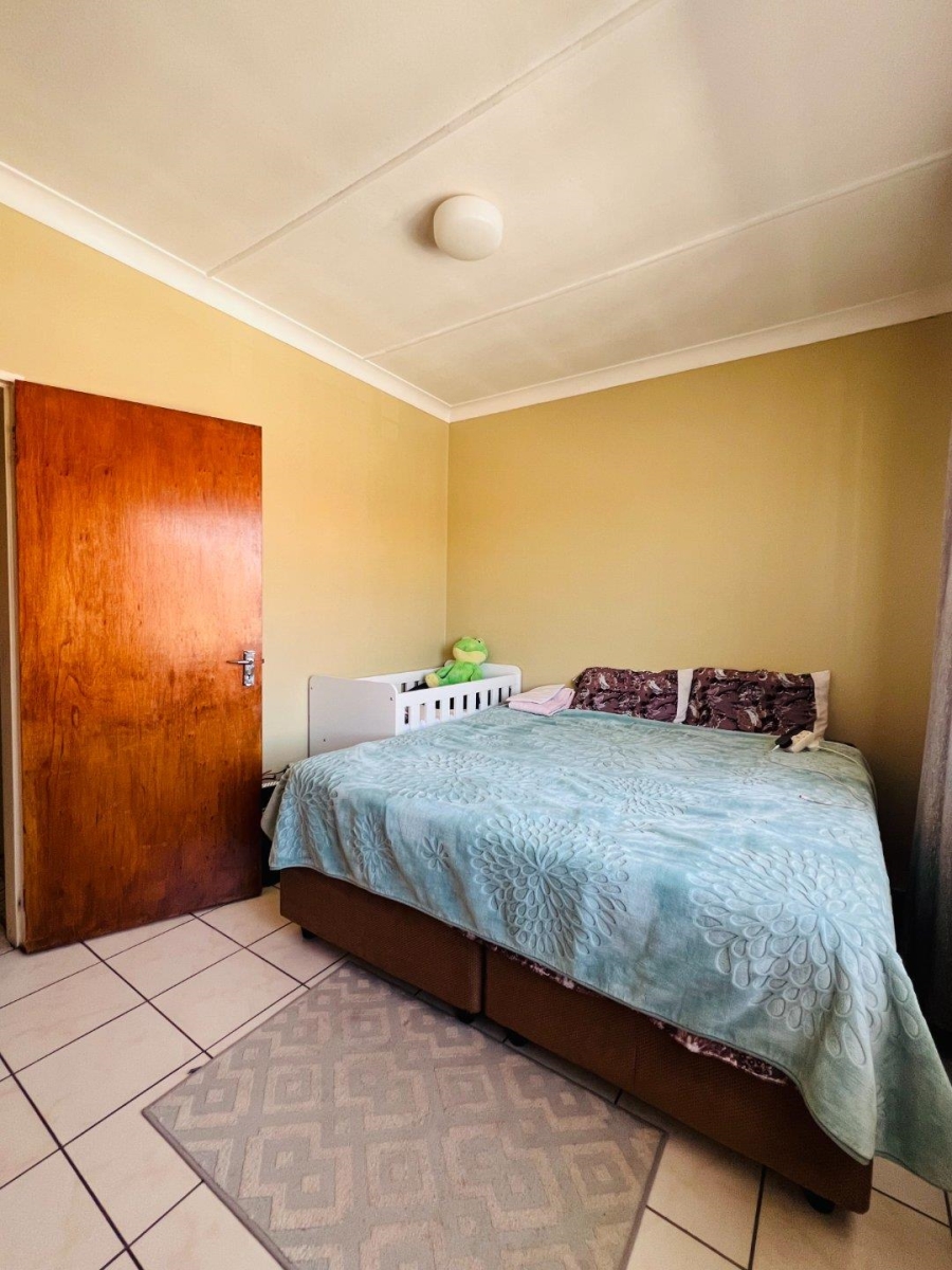 2 Bedroom Property for Sale in Fontainebleau Gauteng