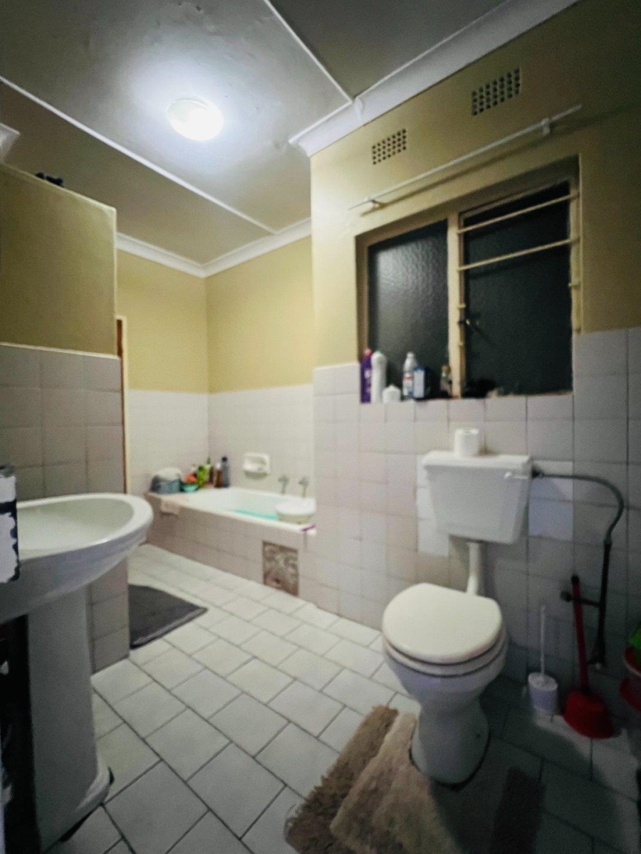 2 Bedroom Property for Sale in Fontainebleau Gauteng