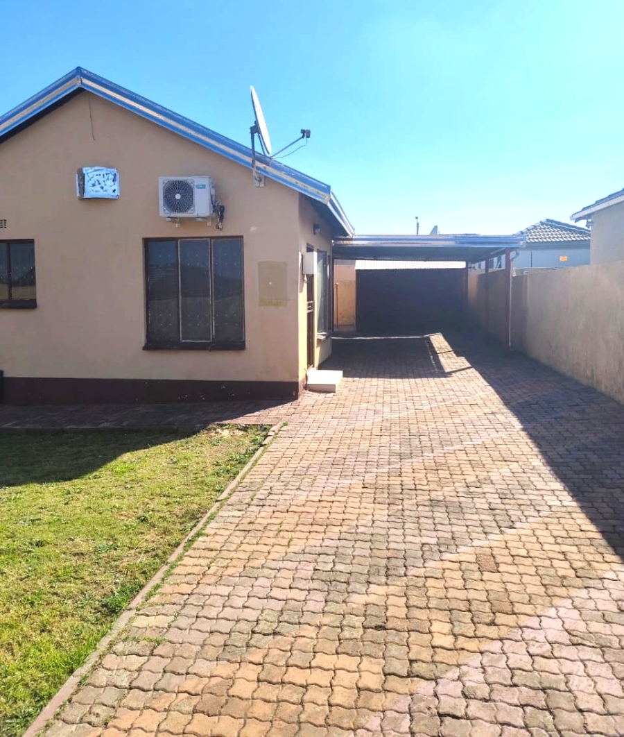 3 Bedroom Property for Sale in Clayville Gauteng