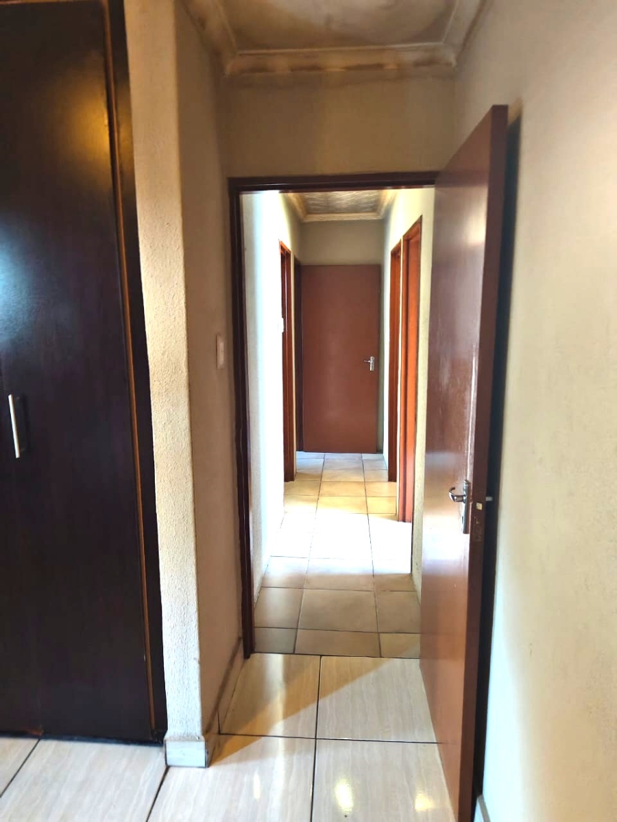 3 Bedroom Property for Sale in Clayville Gauteng