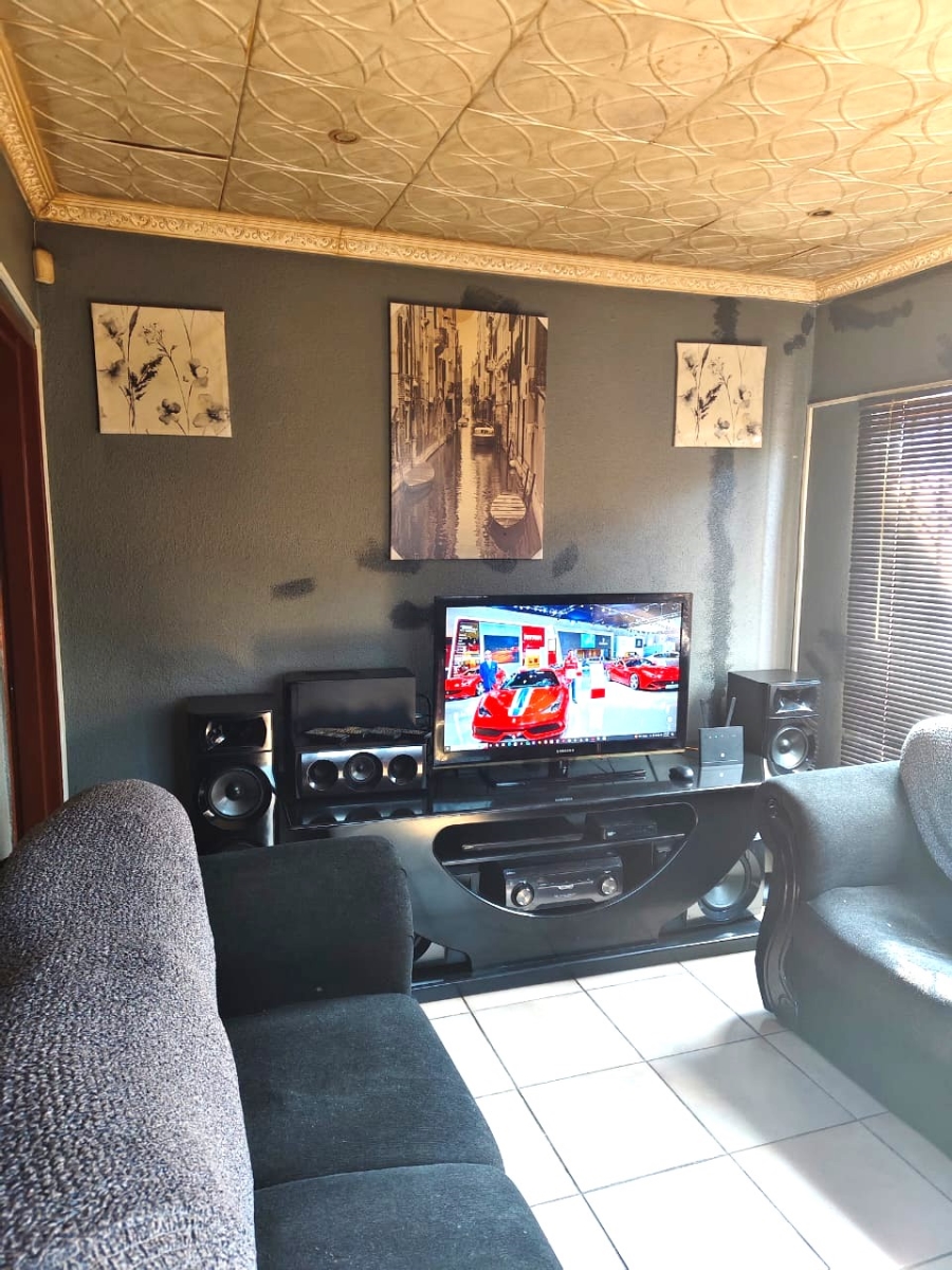 3 Bedroom Property for Sale in Clayville Gauteng