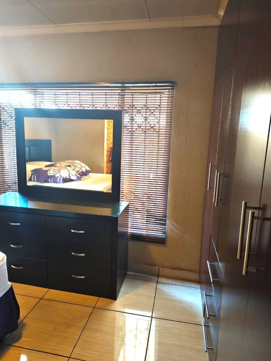 3 Bedroom Property for Sale in Clayville Gauteng