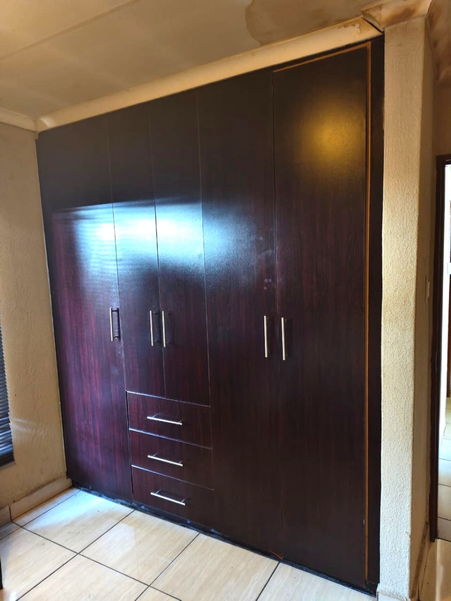 3 Bedroom Property for Sale in Clayville Gauteng