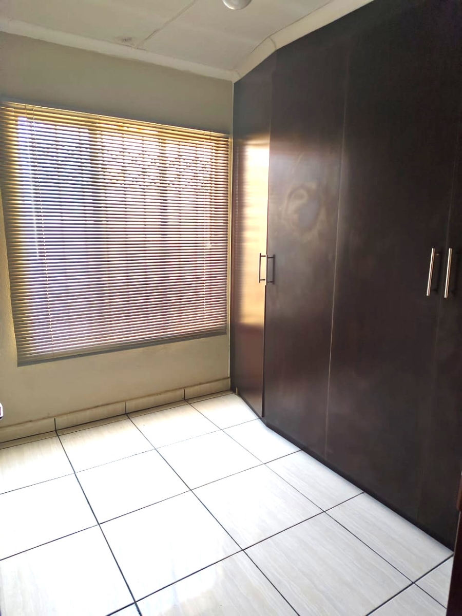 3 Bedroom Property for Sale in Clayville Gauteng