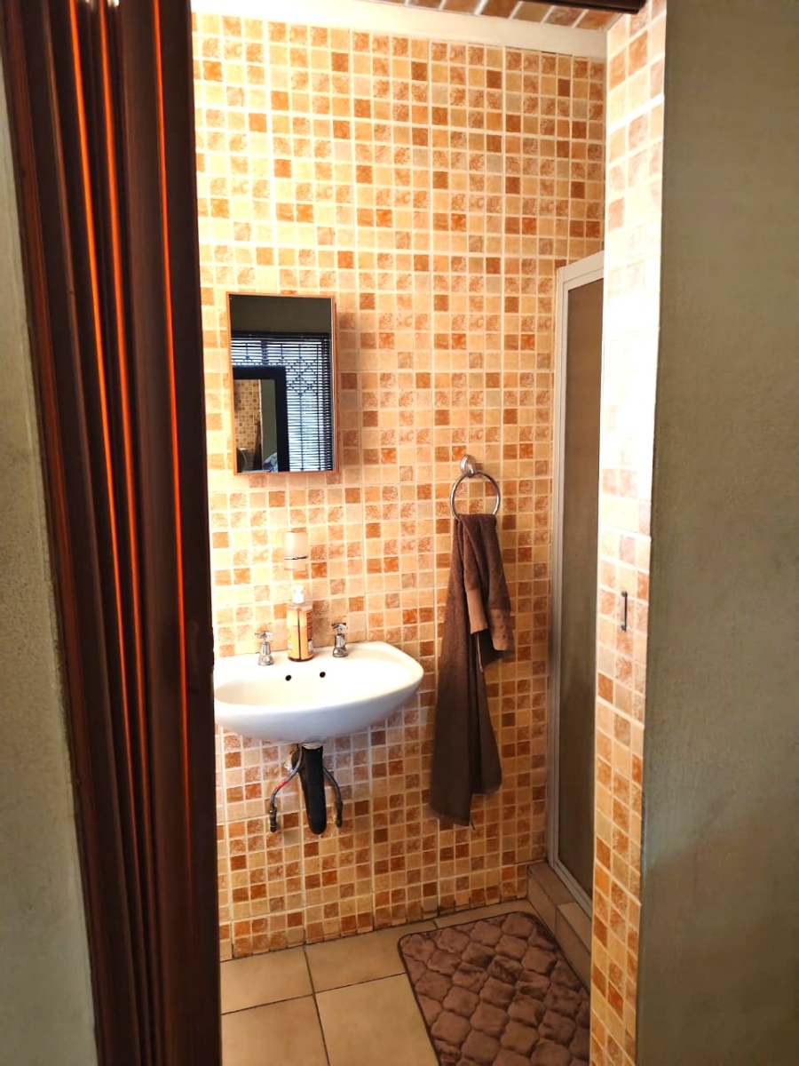 3 Bedroom Property for Sale in Clayville Gauteng