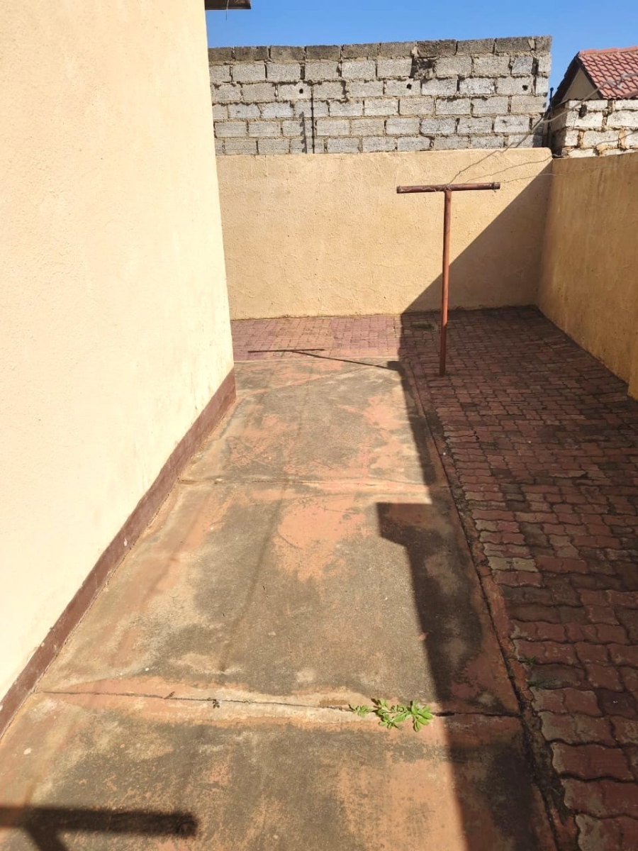 3 Bedroom Property for Sale in Clayville Gauteng