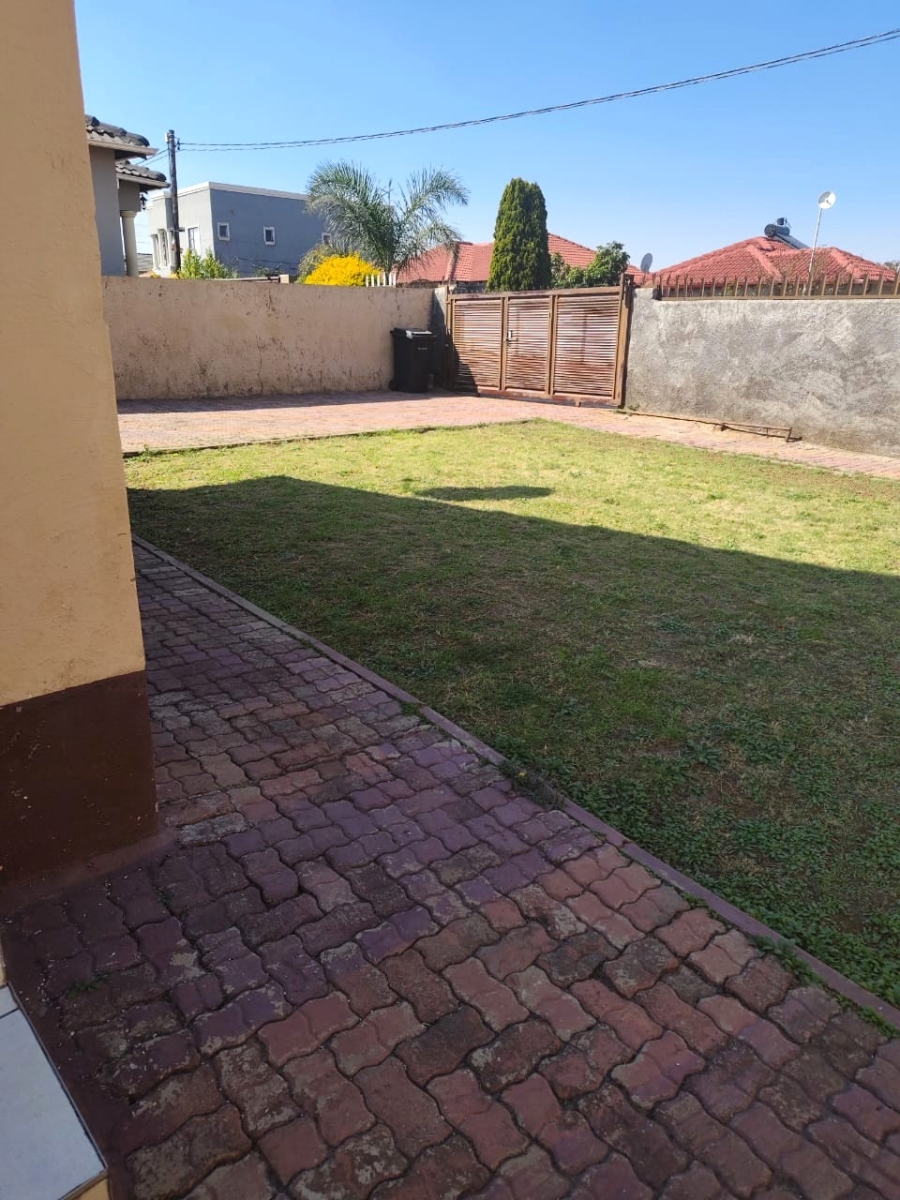 3 Bedroom Property for Sale in Clayville Gauteng