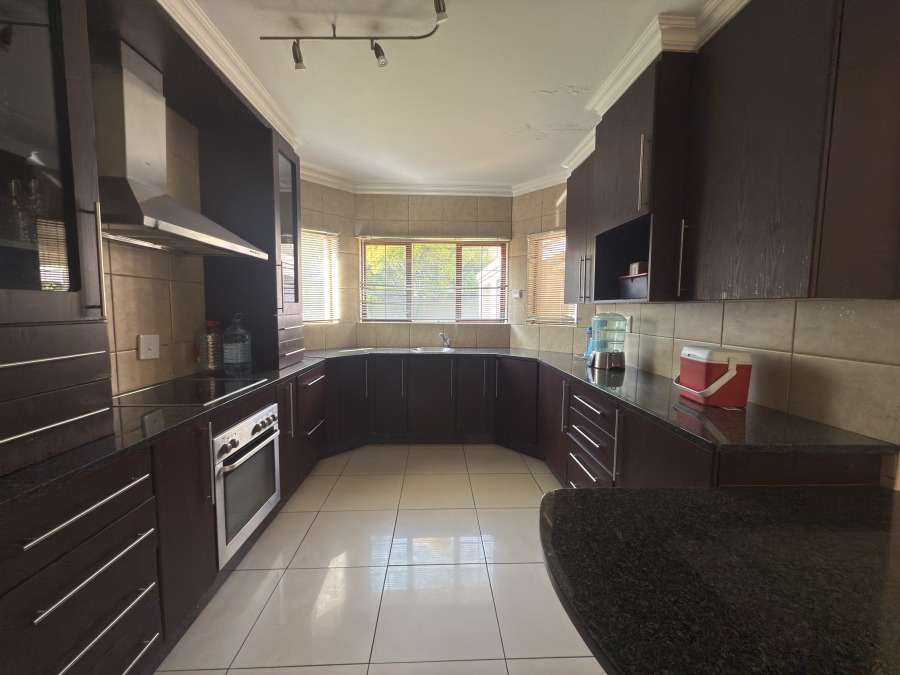 4 Bedroom Property for Sale in Ruimsig Country Estate Gauteng