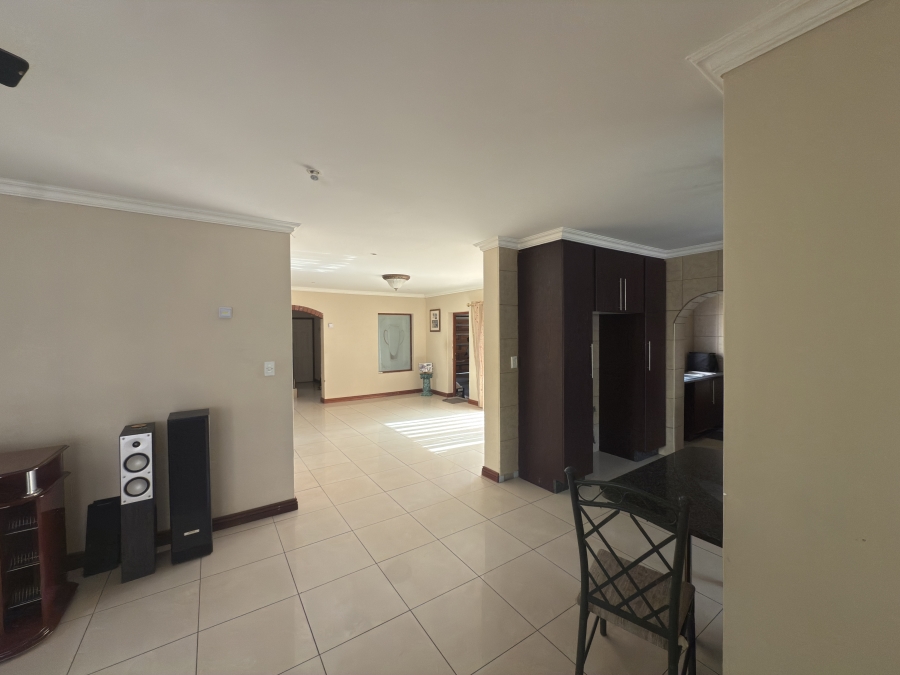 4 Bedroom Property for Sale in Ruimsig Country Estate Gauteng