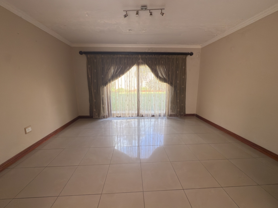 4 Bedroom Property for Sale in Ruimsig Country Estate Gauteng