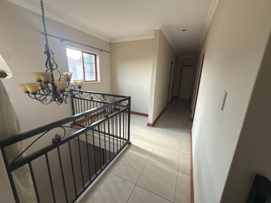 4 Bedroom Property for Sale in Ruimsig Country Estate Gauteng
