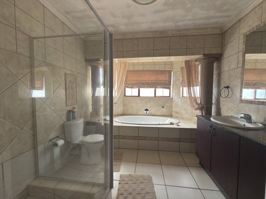 4 Bedroom Property for Sale in Ruimsig Country Estate Gauteng