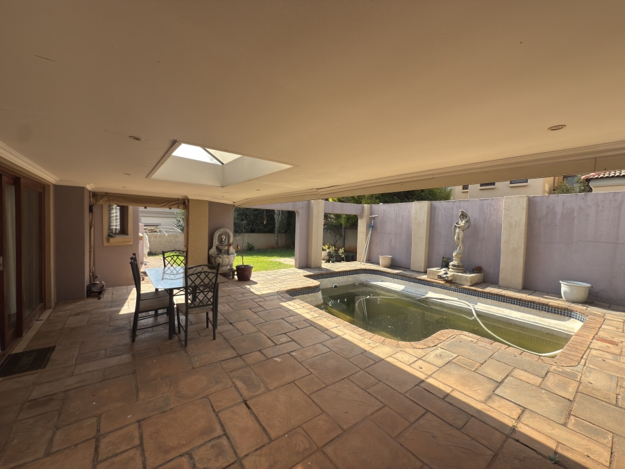 4 Bedroom Property for Sale in Ruimsig Country Estate Gauteng