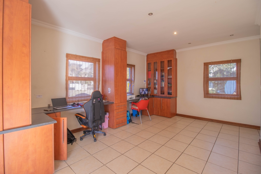 4 Bedroom Property for Sale in Ruimsig Gauteng
