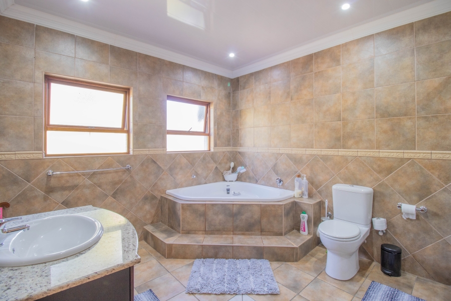 4 Bedroom Property for Sale in Ruimsig Gauteng