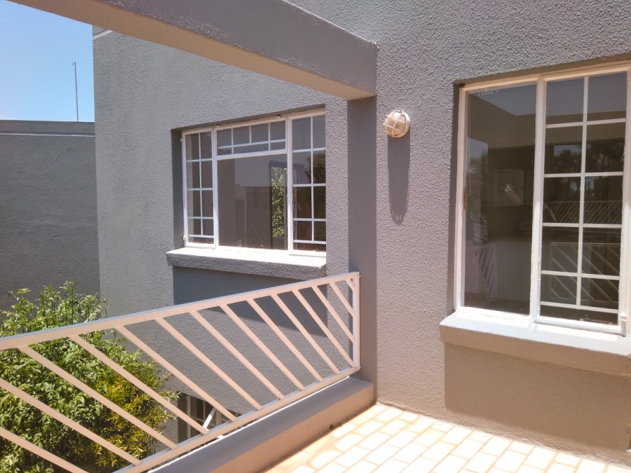 To Let 2 Bedroom Property for Rent in Weltevreden Park Gauteng