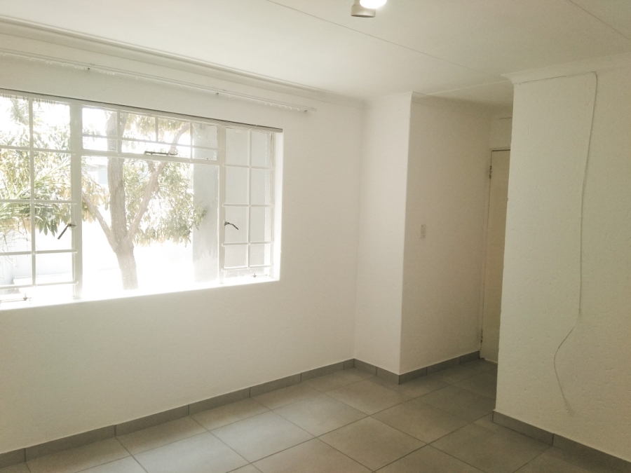 To Let 2 Bedroom Property for Rent in Weltevreden Park Gauteng