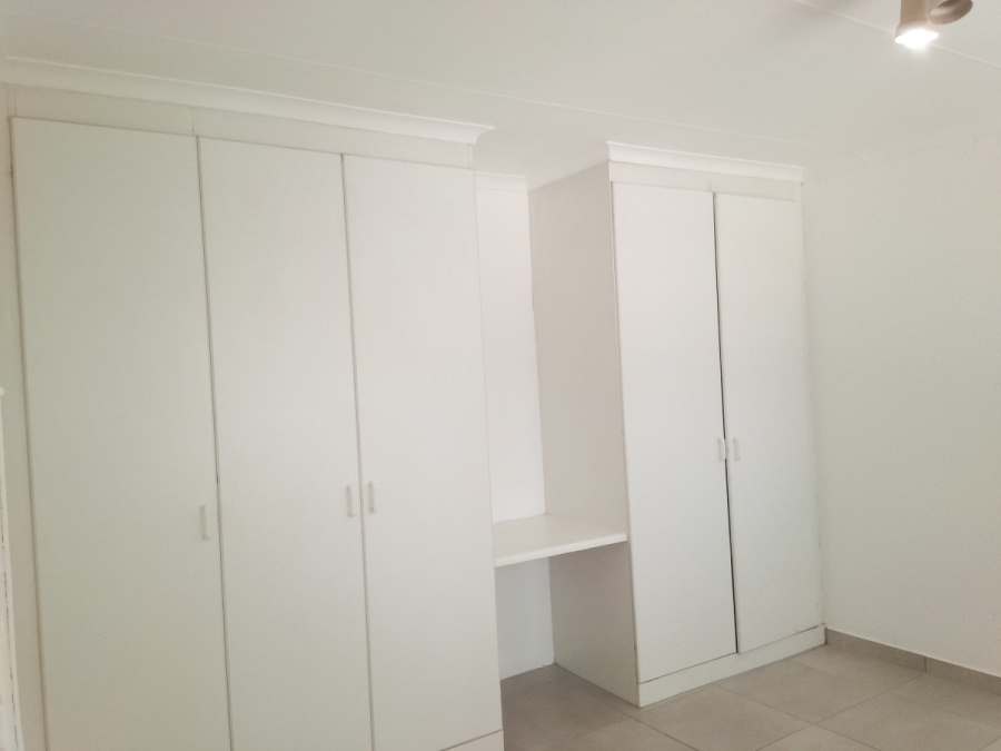 To Let 2 Bedroom Property for Rent in Weltevreden Park Gauteng
