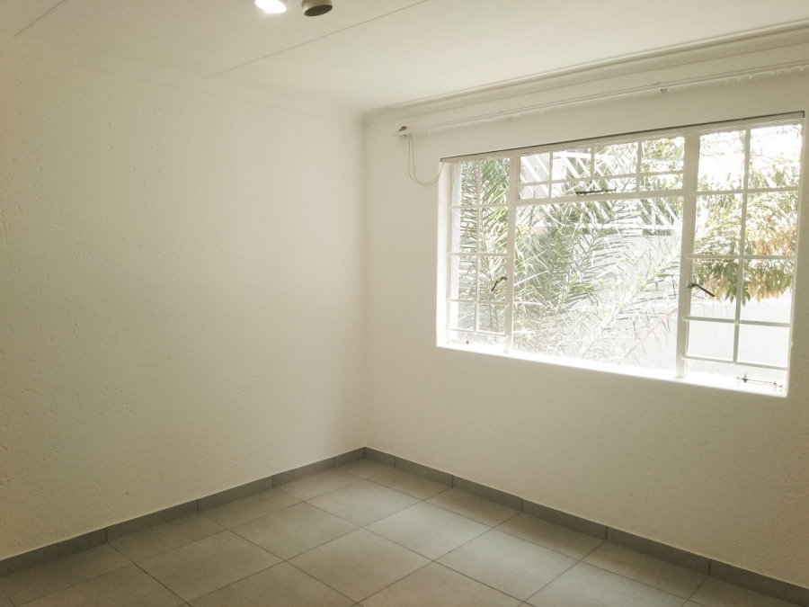 To Let 2 Bedroom Property for Rent in Weltevreden Park Gauteng