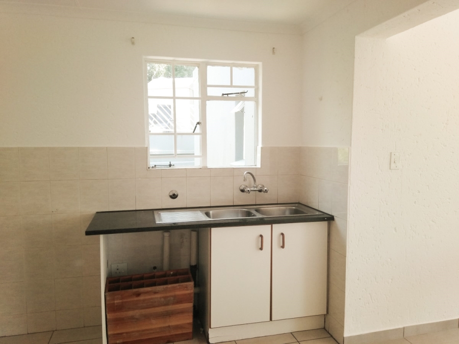 To Let 2 Bedroom Property for Rent in Weltevreden Park Gauteng