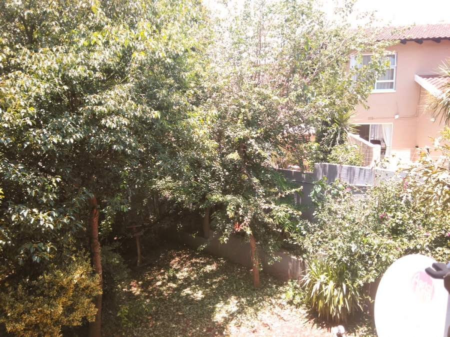 To Let 2 Bedroom Property for Rent in Weltevreden Park Gauteng
