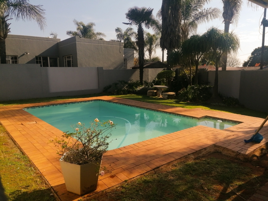 To Let 2 Bedroom Property for Rent in Weltevreden Park Gauteng