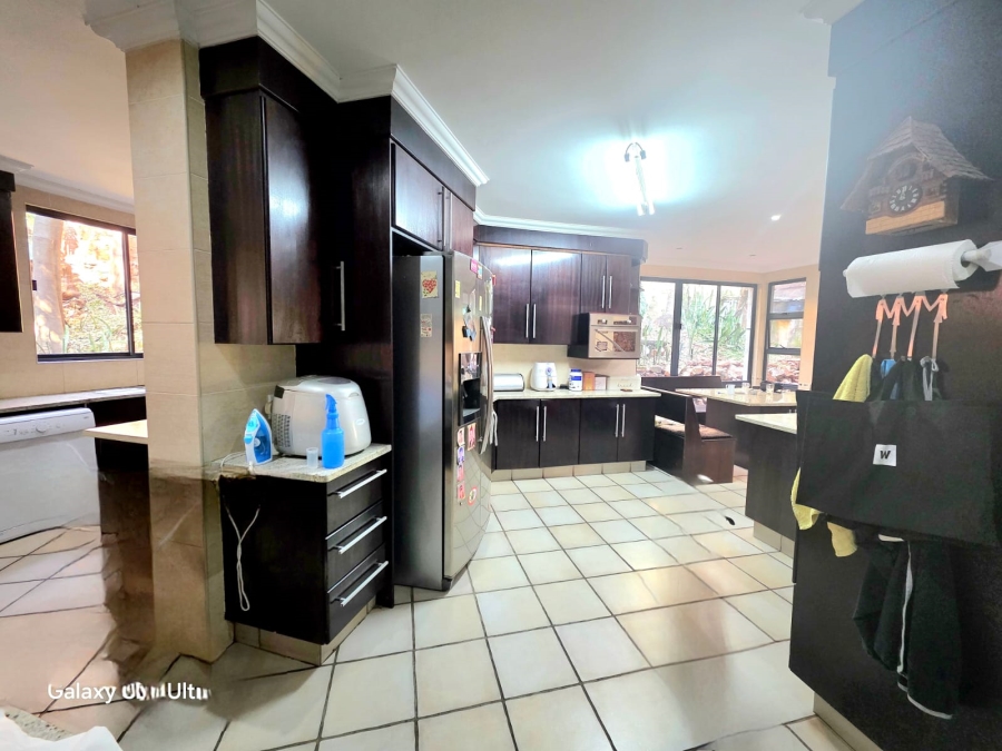 6 Bedroom Property for Sale in Magalieskruin Gauteng
